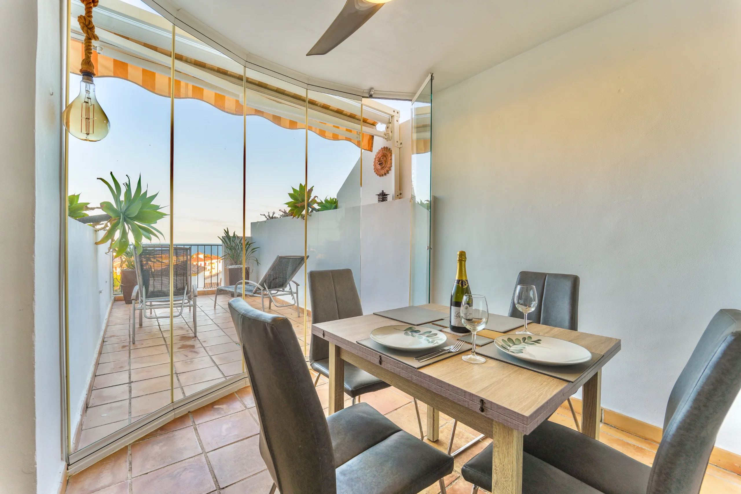 Apartamento con vistas al mar junto a las calas