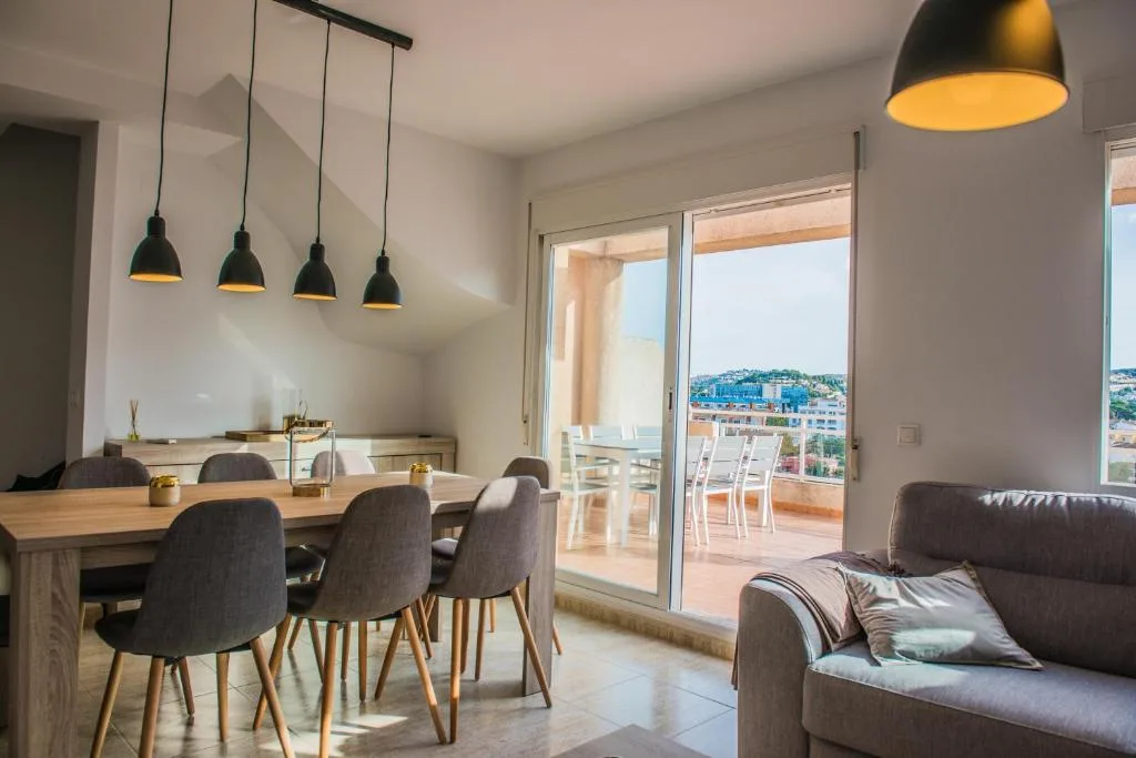 Ático dúplex con una gran terraza: foto 2 de 9