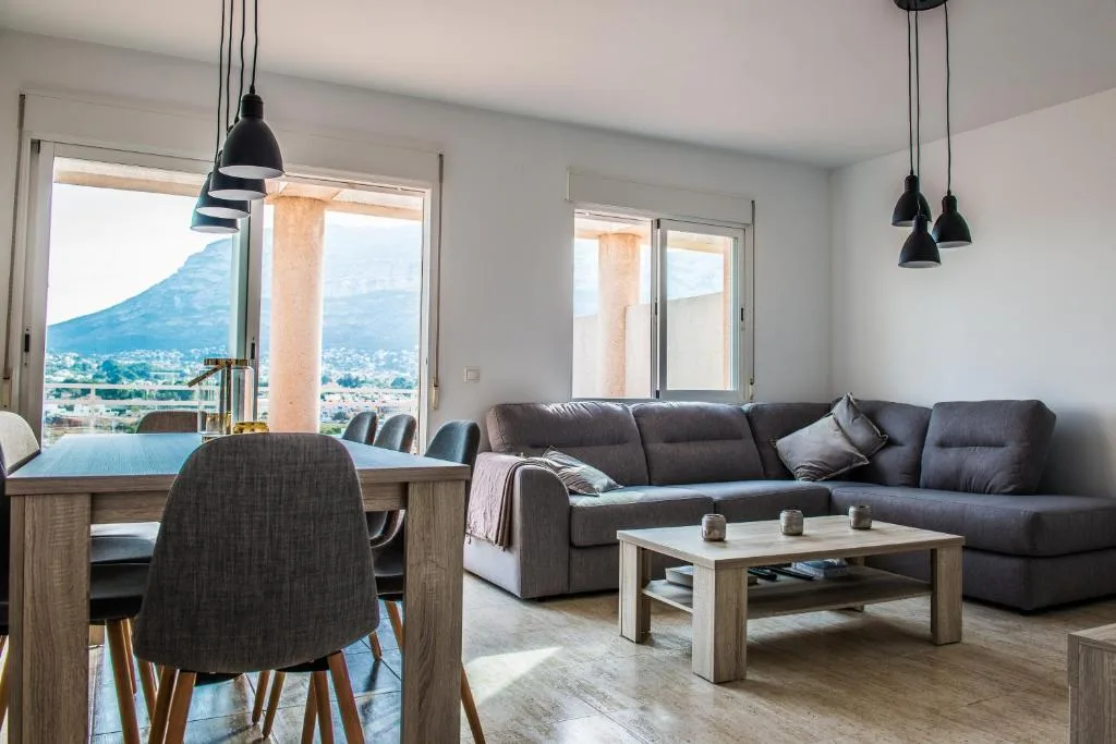 Ático dúplex con una gran terraza: foto 3 de 9
