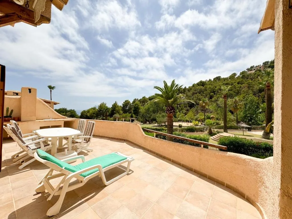 Bungalow con terraza soleada y gran piscina