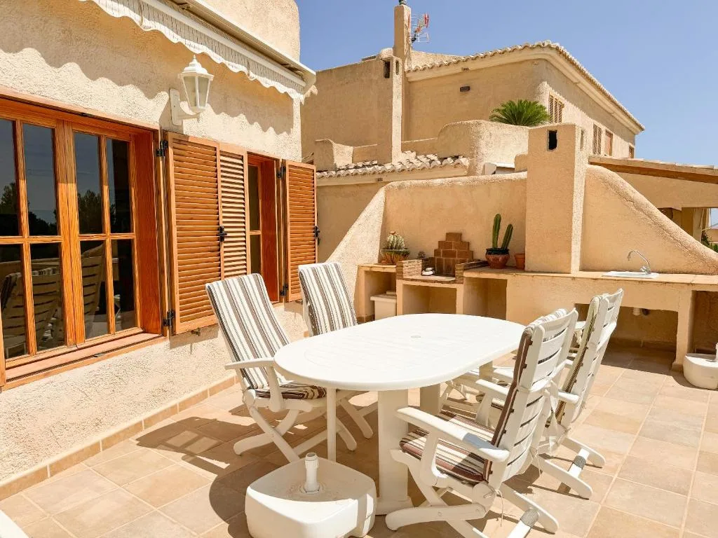 Bungalow con terraza soleada y gran piscina: foto 4 de 7