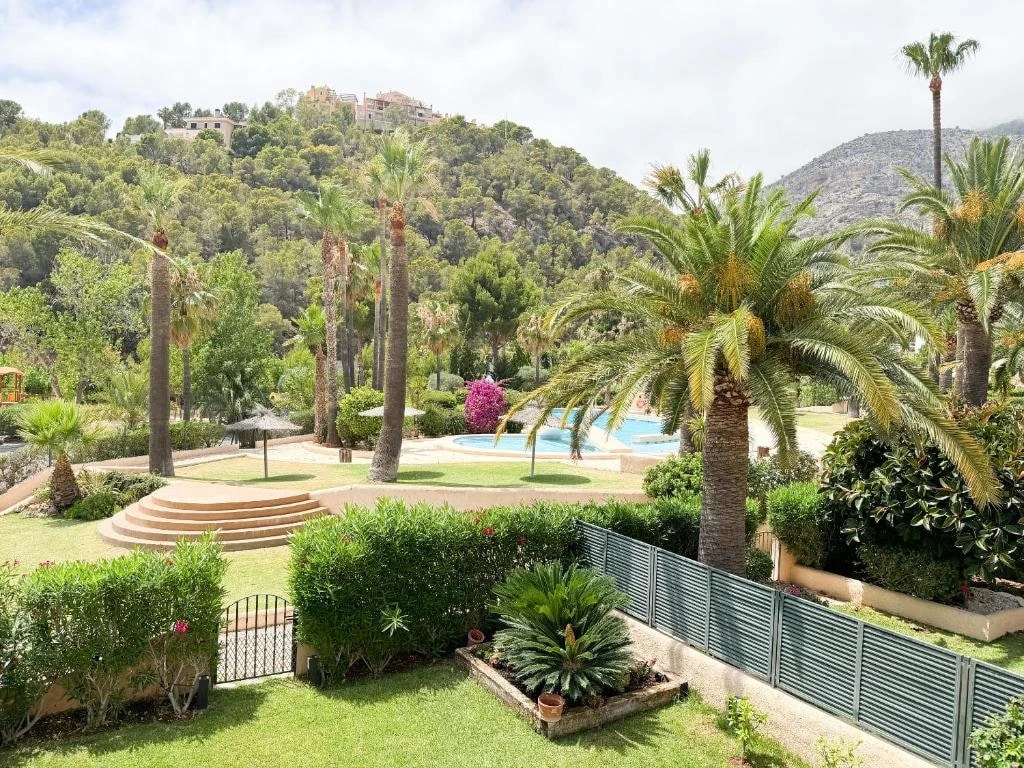 Bungalow con terraza soleada y gran piscina: foto 7 de 7