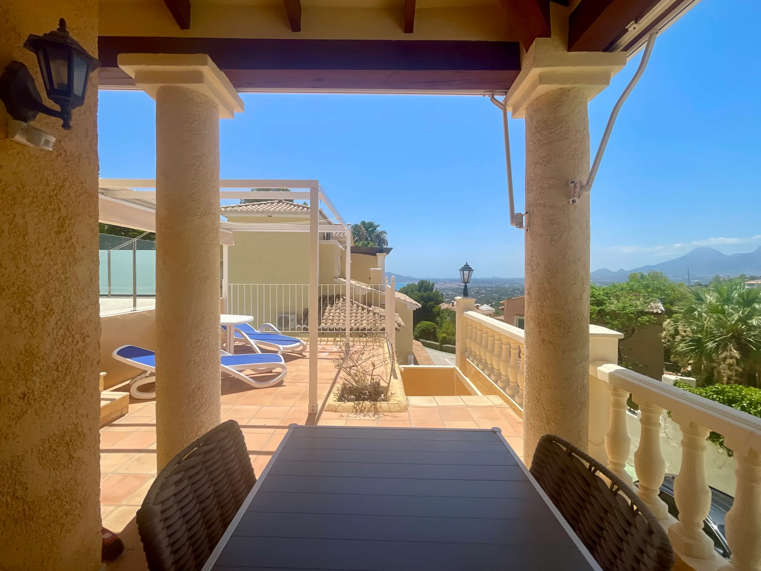 Villa con piscina privada y terrazas: foto 3 de 7