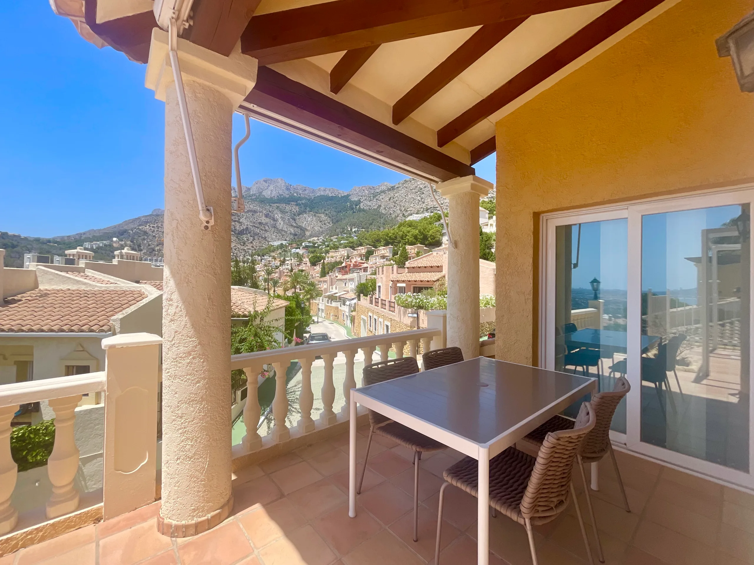 Villa con piscina privada y terrazas: foto 4 de 7